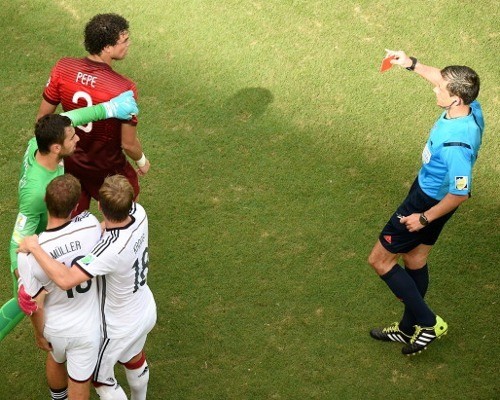 Pepe Kena Sanksi Satu Laga dan Denda Rp 200 Juta