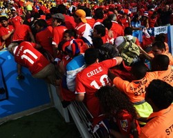 Chile Akan Hukum Suporter Tak Bertiket yang Menerobos Masuk Maracana