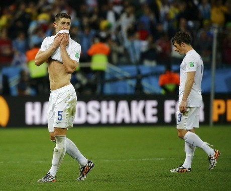 Tiga Singa di Ujung Tanduk