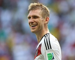 Mertesacker di Ambang Caps ke-100 Bersama Jerman