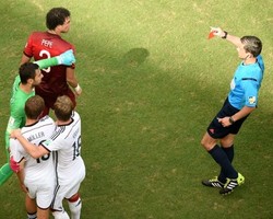 Pepe Kena Sanksi Satu Laga dan Denda Rp 200 Juta