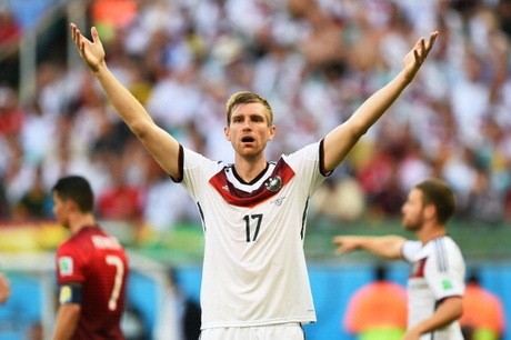 Mertesacker di Ambang Caps ke-100