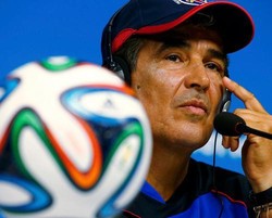 Pelatih Kosta Rika Tak Suka Diremehkan Mourinho