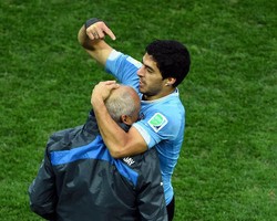 Gol-gol Suarez untuk Keluarga dan Dokter Tim Uruguay