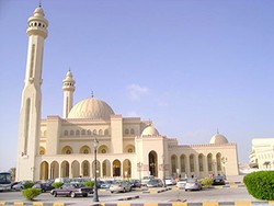 Iftar di Masjid Raya Bahrain, Warga Non Muslim Boleh Gabung