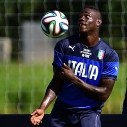 Tepikan Rumor Masa Depan, Balotelli Fokus ke Piala Dunia