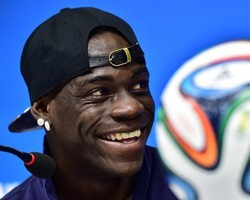 Kalau Italia Kalahkan Kosta Rika, Balotelli Minta Dicium Ratu Inggris