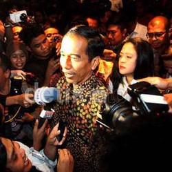 Kado Ultah Jokowi dari Seknas: Bersih-bersih Kali Krukut