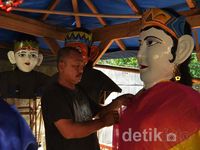 Pengrajin Ondel-Ondel Kebanjiran Order