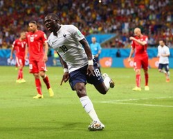 Prancis Pesta Gol Akibat Runtuhnya Tembok Defensif Swiss