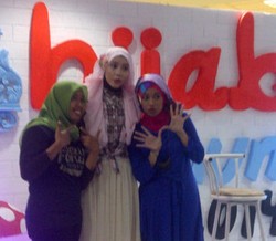 Puluhan Hijabers Penuhi Mini Booth Hijab Hunt 2014 di Cito, Surabaya