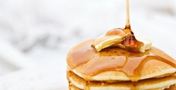 Ajak Anak Membuat Pancake Saus Karamel yang Empuk Legit Ini