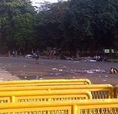 GBK Penuh Sampah Usai Kampanye Akbar Prabowo-Hatta