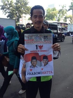 Jelang Kampanye Prabowo-Hatta, Tabloid Indonesia Raya Disebar di GBK