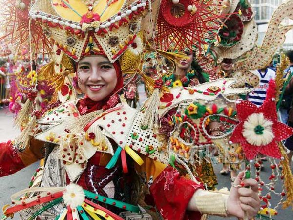 Parade Budaya Jakarnaval Hibur Warga Jakarta