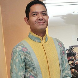 Dude Harlino Jadi Model Video Klip Kau Istriku