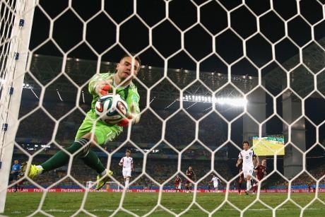 Usai Bikin Blunder, Akinfeev Dapat Dukungan