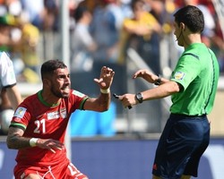 Ada Dua Orang yang Menentukan Hasil: Messi dan Wasit