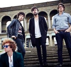 Vokalis The Kooks Mengaku Album Barunya Sangat Berbeda