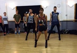 Menari Pakai High Heels Ala Beyonce, Pria Tampan Ini Populer di You Tube