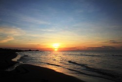 Pantai Gua Manik di Jepara, Sunset & Sunrise-nya Dahsyat!