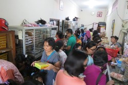 Belanja Oleh-oleh Heboh di Toko Sherly, Banyuwangi