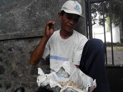 Pak Royani Sang Juara Adu Pancing yang Hidup Pas-pasan di Negeri Maritim