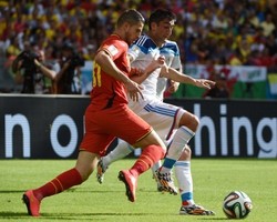 Capello Andalkan Empat Gelandang, Hazard yang Menentukan