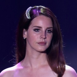 Lana Del Rey Puncaki Tangga Lagu Inggris