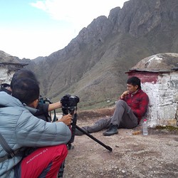 Syuting Haji Backpacker di Pemukiman, Abimana Sapa Warga Tibet