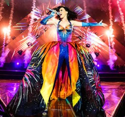 Kostum Unik dan Seksi Katy Perry Saat Tur Dunia