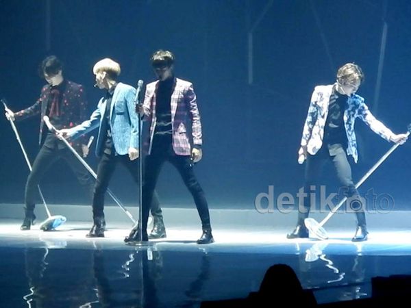 Tampil Berempat, SHINee Sukses Manjakan Shawol Indonesia