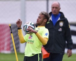 Brasil Songsong Laga ke-100 di Piala Dunia