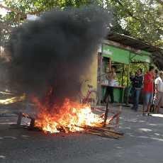 Kecewa Digusur, Pedagang Pasar Sono Bakar Lapaknya