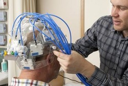 Dengan Memakai Helm Microwave Ini, Stroke Bisa Langsung Dideteksi