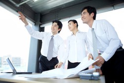 Studi Ini Sebut Meeting Sambil Berdiri Bisa Bikin Karyawan Lebih Produktif