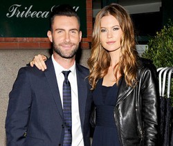 Grogi, Adam Levine Mendadak Pusing Saat Melamar Behati Prinsloo