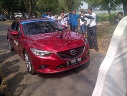 Meski Kaki Diangkat, Mobil Ini Bisa Ngerem Sendiri!