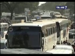 Tolak Eksekusi Lahan, Warga Blokir Jalan Tol Karawang