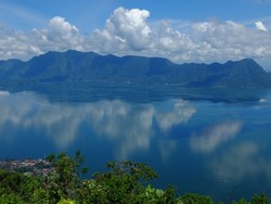 Ini Tempat Tercantik Melihat Danau Maninjau