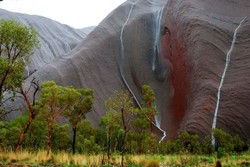 Super Langka! Air Terjun di Gunung Keramat Aborigin