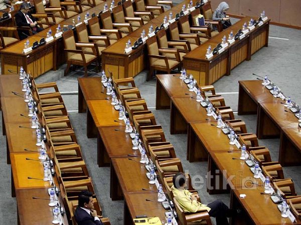 Paripurna DPR Kosong Melompong