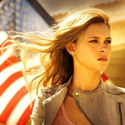 Nicola Peltz, Si Cantik di Antara Robot-robot Transformers