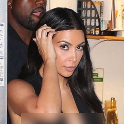 Aw...Aw...Aw, Kencan dengan Kanye West, Kim Kardashian Tak Kenakan Bra