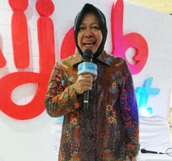 Foto: Gaya Hijab Sederhana Wali Kota Surabaya Tri Rismaharini