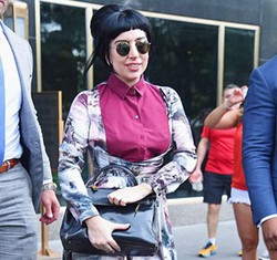 Perubahan Penampilan Lady Gaga dalam Seminggu: Ratu Disko Hingga ala Princess