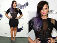 Gaya Eksentrik Seksi Demi Lovato