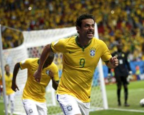 Gol Kumis yang Bikin Fred Girang