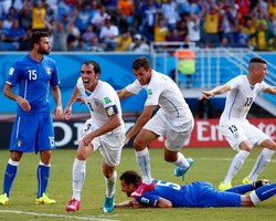 Pulangkan Italia, Uruguay Lolos ke 16 Besar