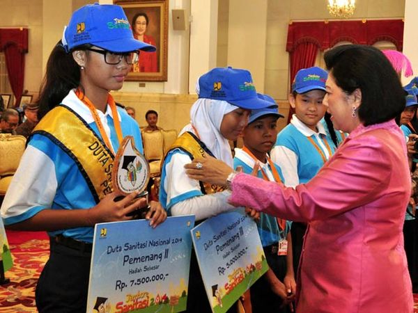 Anak-anak Jadi Duta Sanitasi 2014